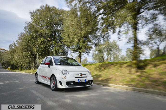 la cinquecento abarth esseesse in uno stupendo camera car nel viale papa xiii di artimino