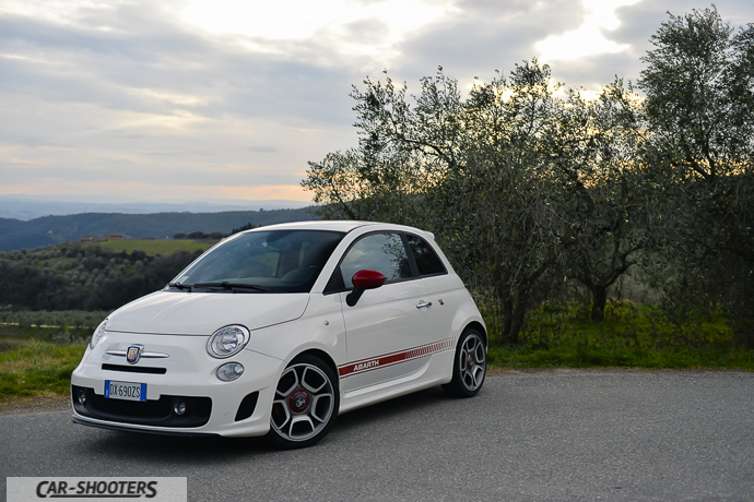 il tramonto alle spalle della nostra abarth 500 esseesse ad artimino