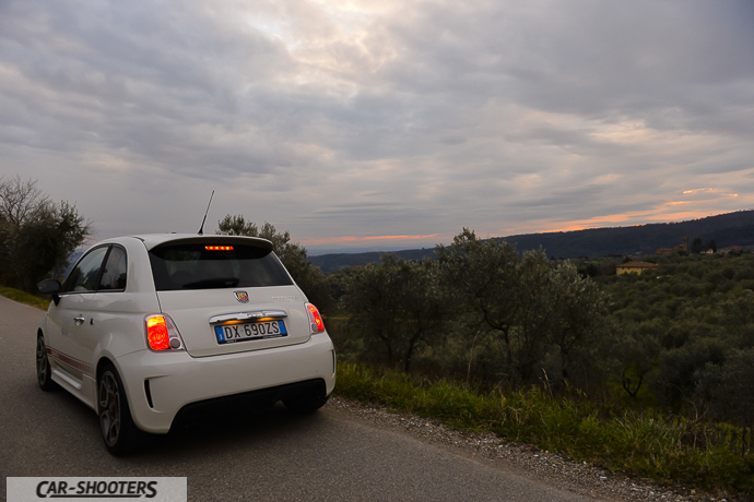 i colori del tramonto e la 500 abarth esseesse