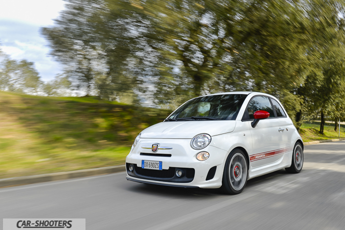 camera car abarth 500 esseesse ad artimino nel viale papa xiii