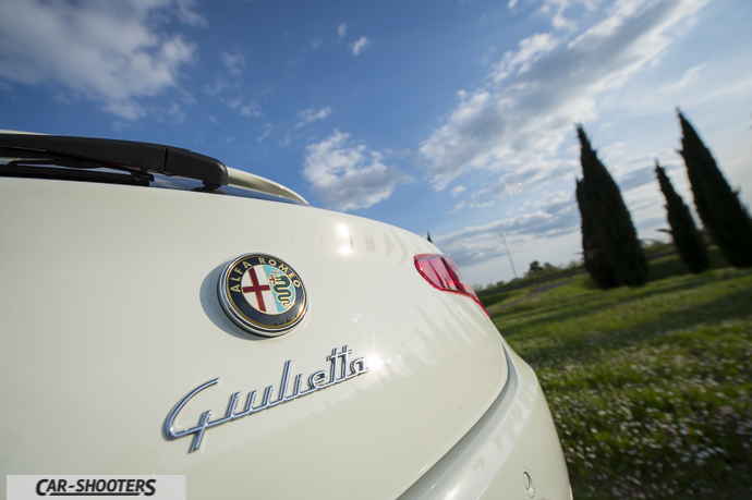 Alfa Romeo Giulietta dettaglio logo posteriore