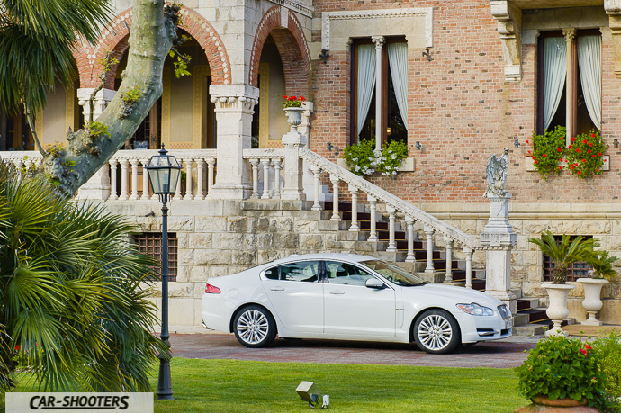 jaguar xf e villa ariston a camaiore