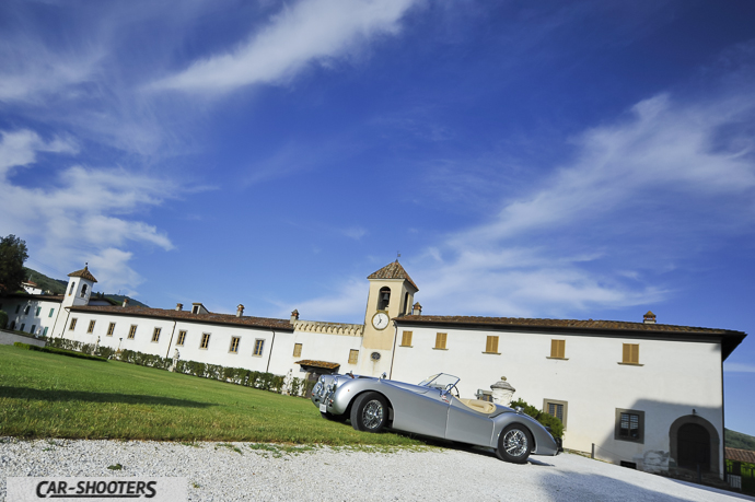 Jaguar XK120 e il giardino di villa rospigliosi