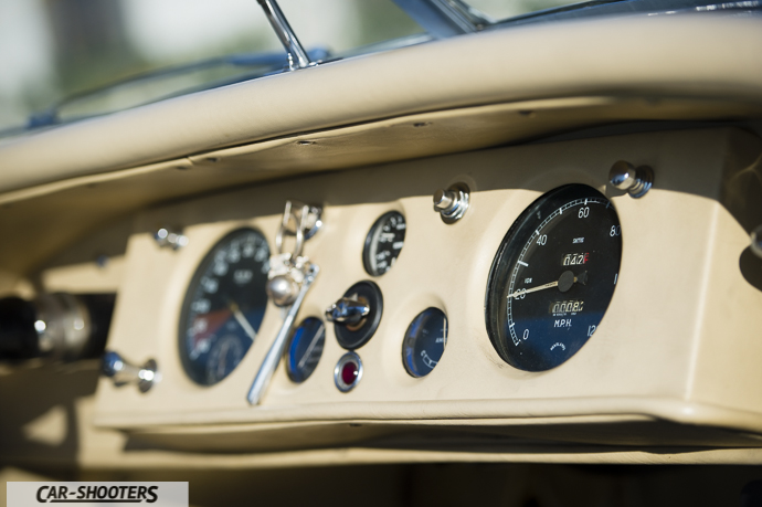 Jaguar XK120 dettaglio dashboard