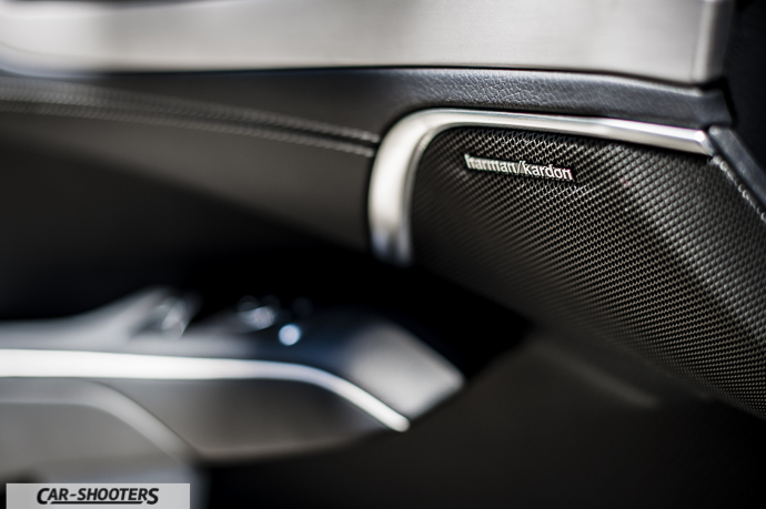 Mercedes-Benz SL400 dettaglio impianto stereo harman/kardon