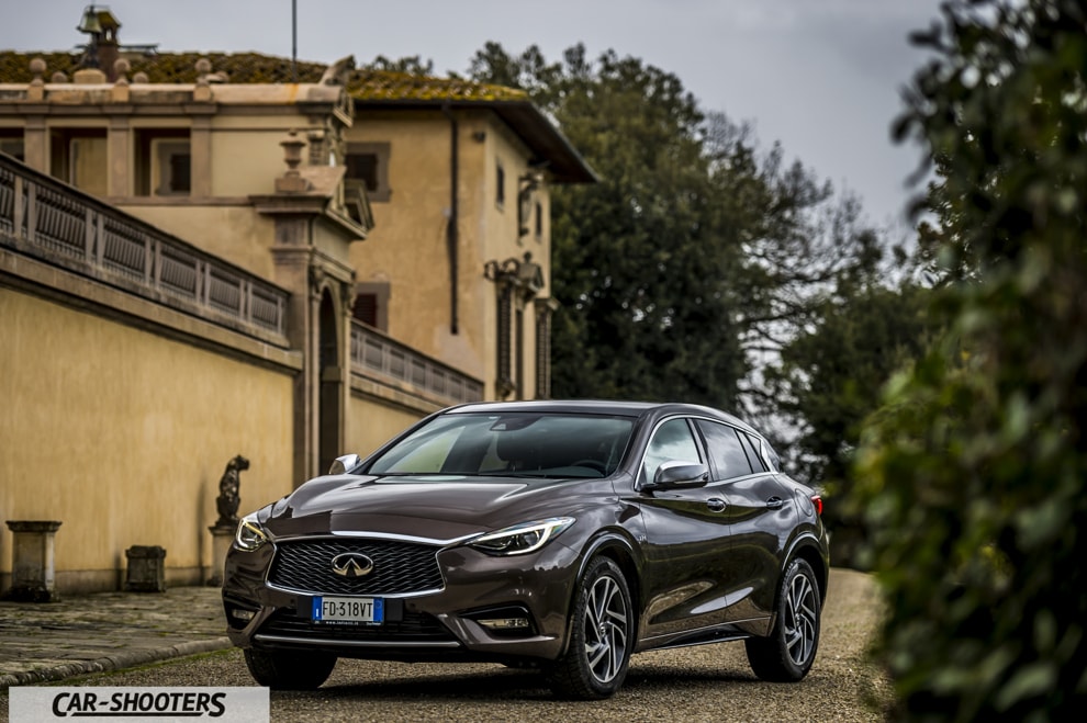 Infiniti Q30 Test Drive