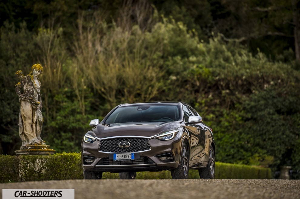 Infiniti Q30 Test Drive