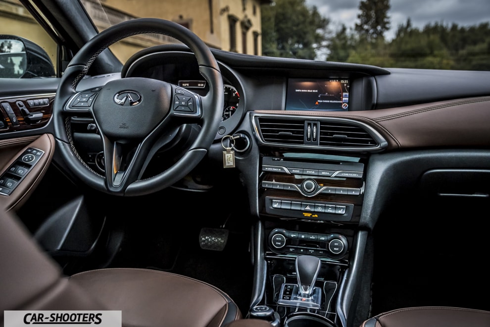 Infiniti Q30 Test Drive