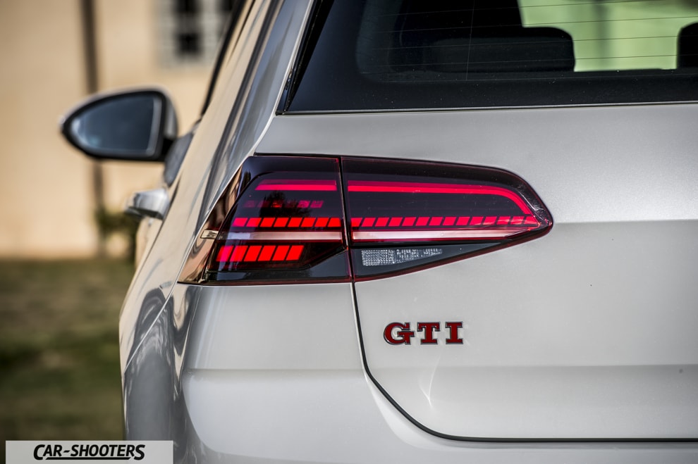 Løse præambel Titicacasøen Volkswagen Golf GTI Performance: The Hot Hatches' Queen! - Review