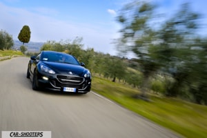 camera car peugeot rcz nella via di polvereto