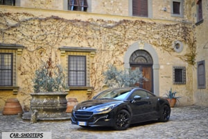 la corte del castello di poppiano e la peugeot rcz thp 200