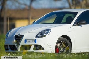 Alfa Romeo Giulietta dettaglio tre quarti anteriore