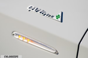 Alfa Romeo Giulietta dettaglio logo qv line