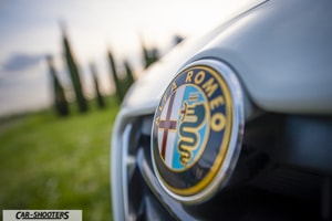 Alfa Romeo Giulietta dettaglio logo anteriore