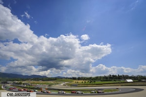 la partenza della gara del ferrari challenge alla bucine all'autodromo del mugello