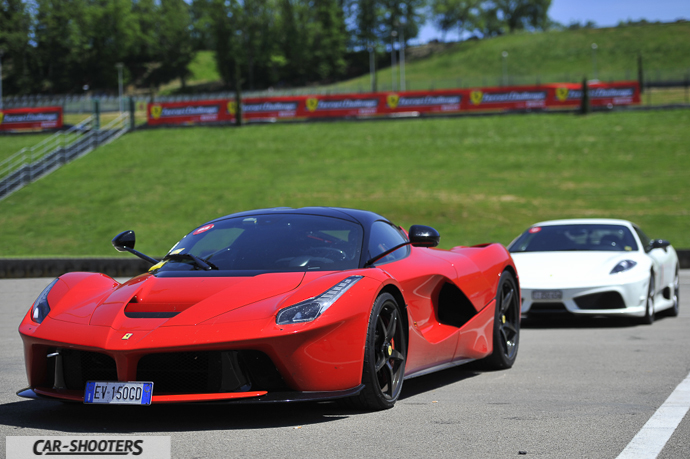 laferrari e ferrari 430 scuderia