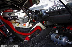 dario caso nella propria auto nella griglia di partenza del ferrari challenge trofeo pirelli all'autodromo del mugello
