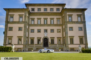 Jaguar XK120 e la facciata di villa rospigliosi