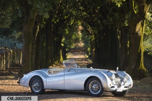 Jaguar XK120 nel viale di Villa Rospigliosi