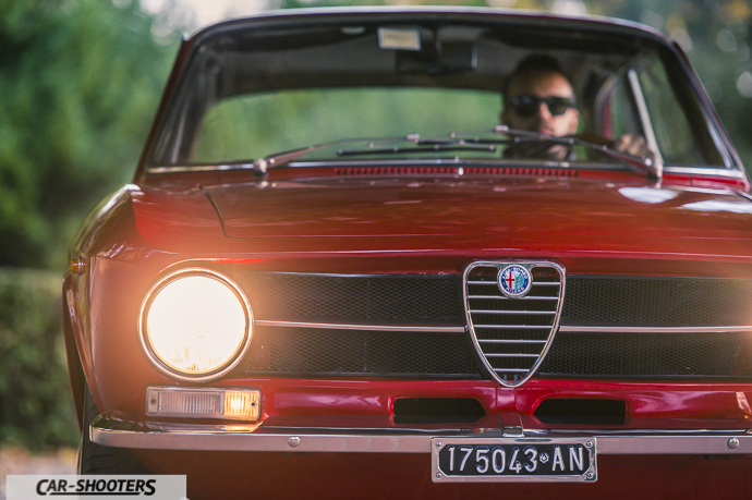 Alfa Romeo Giulia GT Junior dettaglio frontale con proprietario a bordo