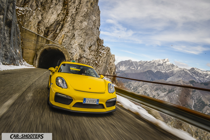 Porsche Cayman GT4 uscita galleria