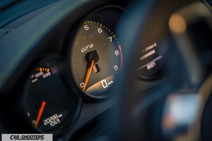 Porsche Cayman GT4 dashboard