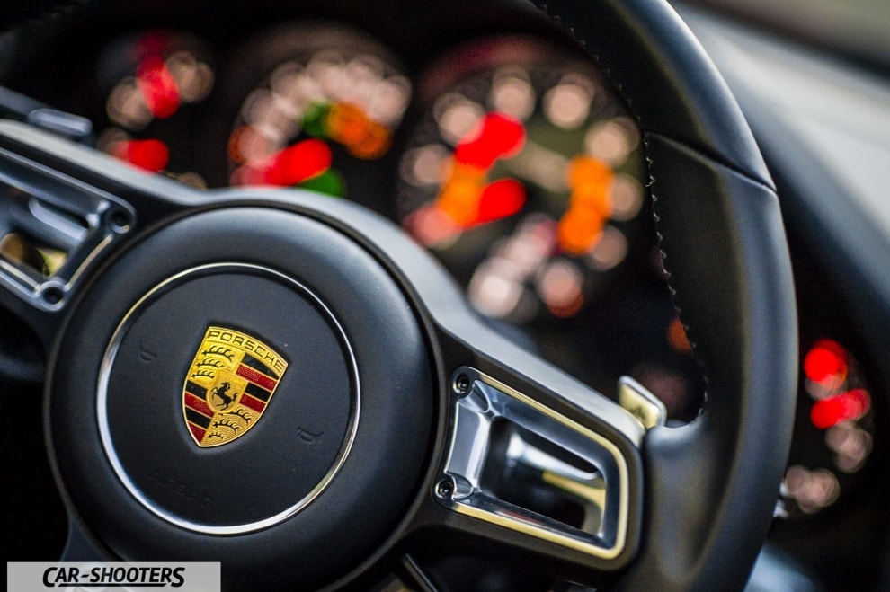 Porsche 911 Targa 4S dettaglio logo volante