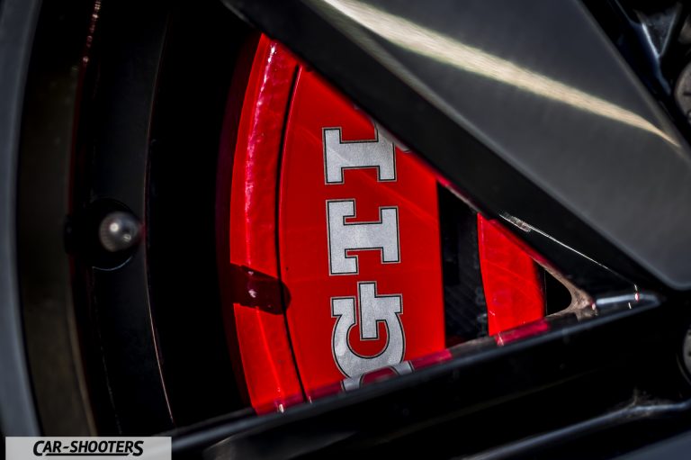 Volkswagen Golf GTI &ndash; detail, brake caliper close-up