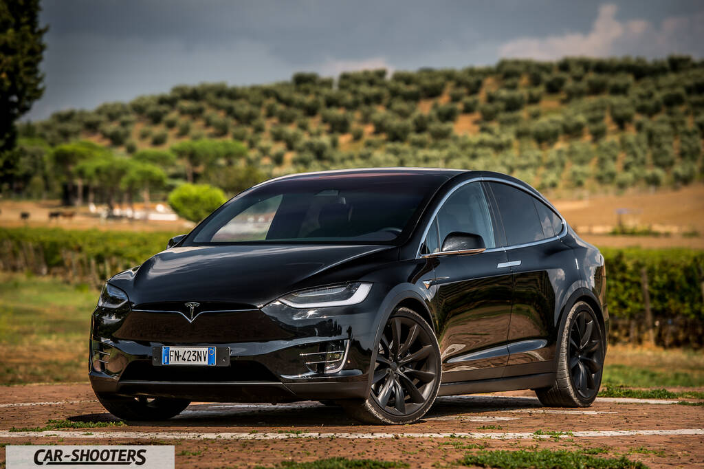 Tesla Model X: The Futuristic SUV! - Review