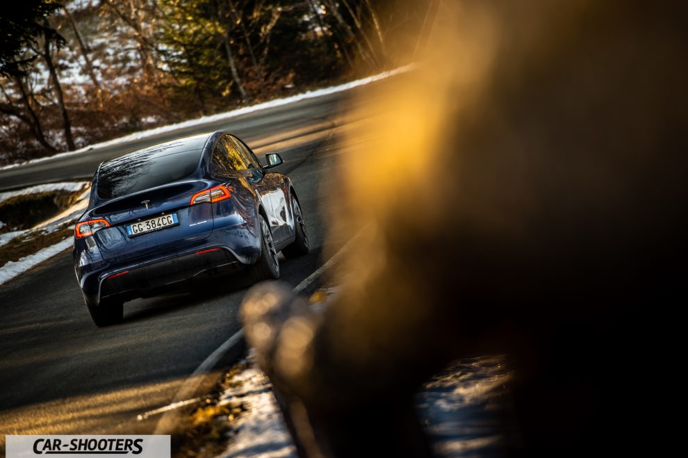 Tesla Model Y Prova su Strada