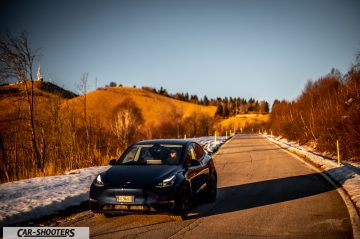 Tesla Model Y Prova su Strada