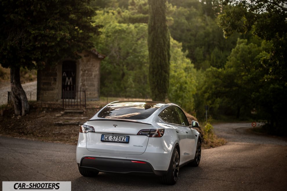 Tesla Model Y Performance Prova su Strada