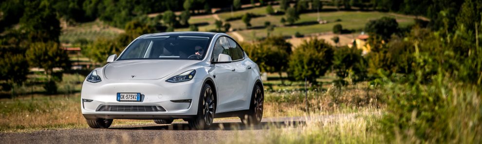 Tesla Model Y Performance Prova su Strada