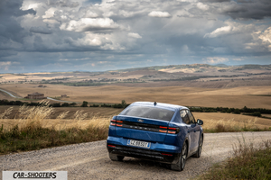 Ford Capri – rear three-quarter, blue on a country road