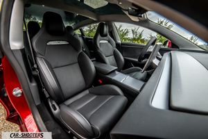 Tesla Model 3 Performance – interior, leather front seats