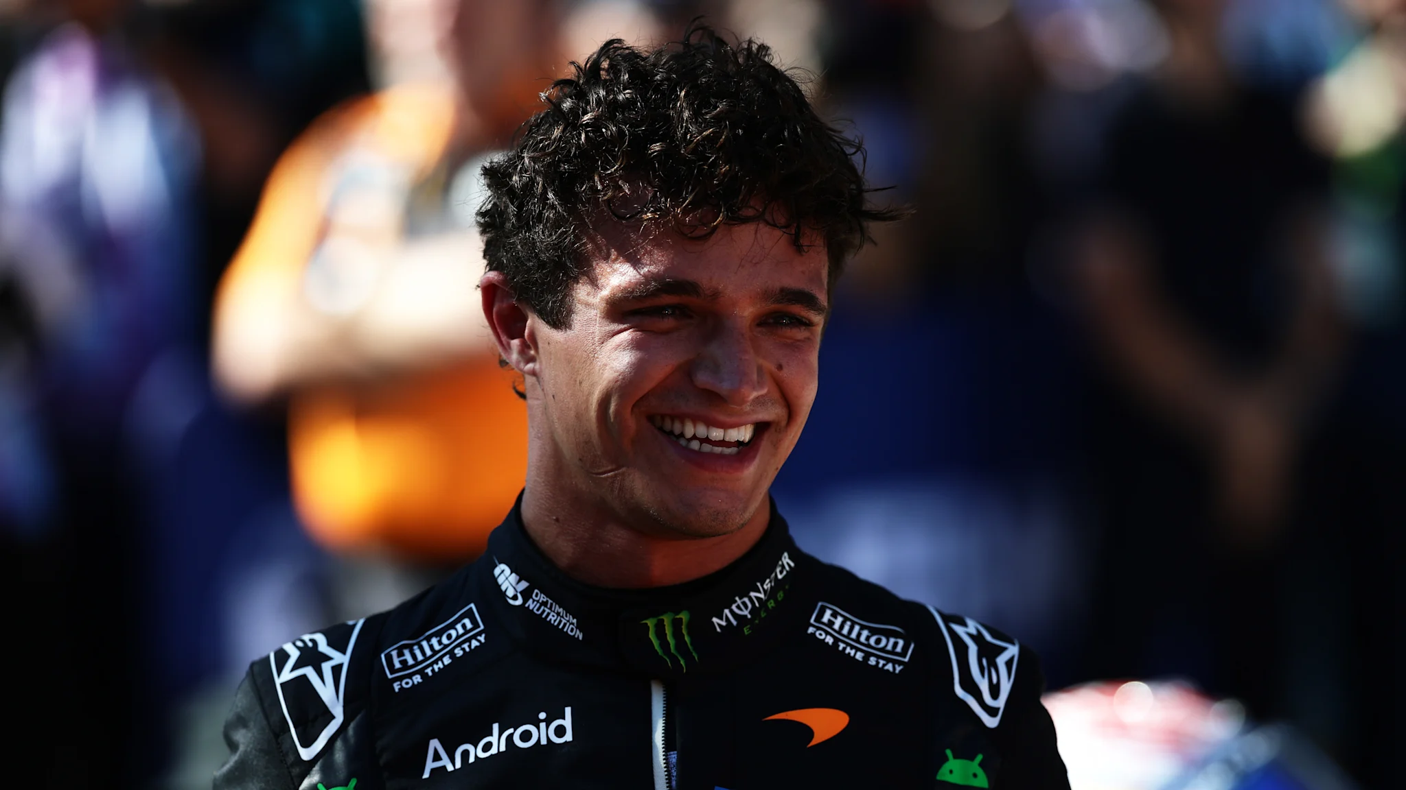 Lando Norris esulta per la pole position al GP di Spagna 2026